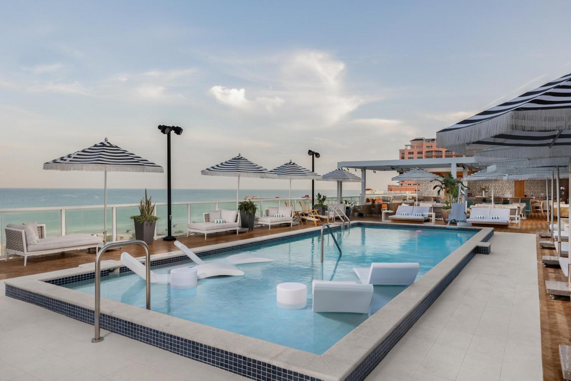 The Hiatus Clearwater Beach, Curio Collection By Hilton ภายนอก รูปภาพ